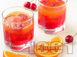Свеж коктейл с водка, портокалов сок, сок от ананас и лайм - снимка на рецептата